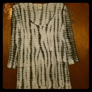 Womens 3/4 sleeve light weight knit shirt